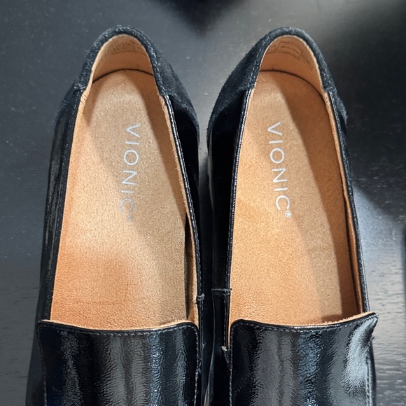 Vionic Shiny Black Loafers with White Sole - Picture 2 of 9